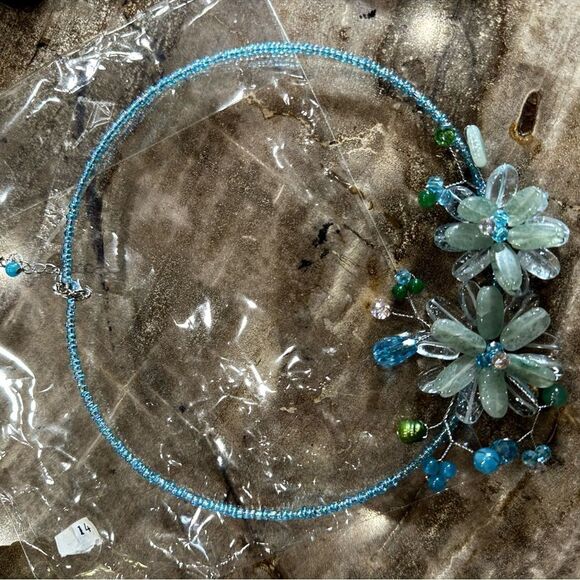 WOMENS FLORAL CHOKER NECKLACE - Picture 2 of 2